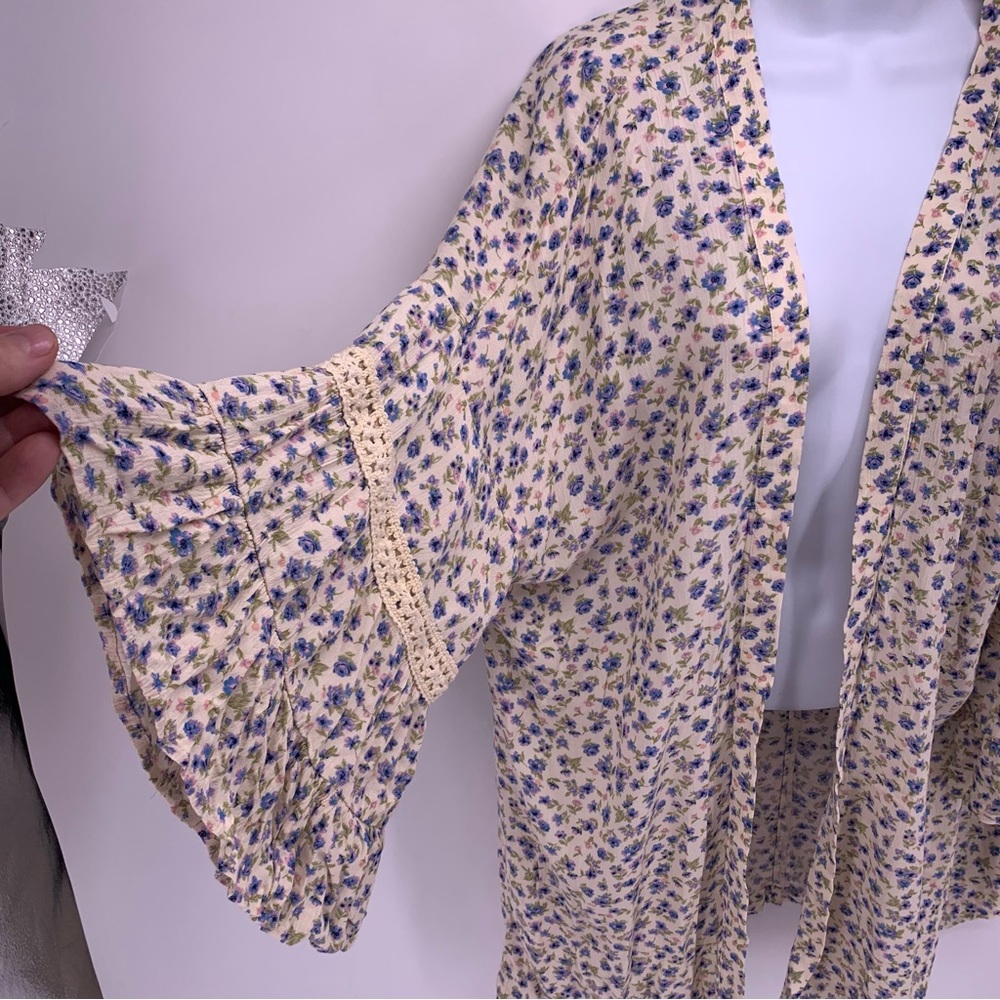American Eagle Floral Cardigan O/S - Picture 7 of 7